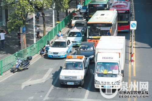 Ȫ��·�����ݡ���ʢ����Ѫ���桱 С��������Сʱӵ��