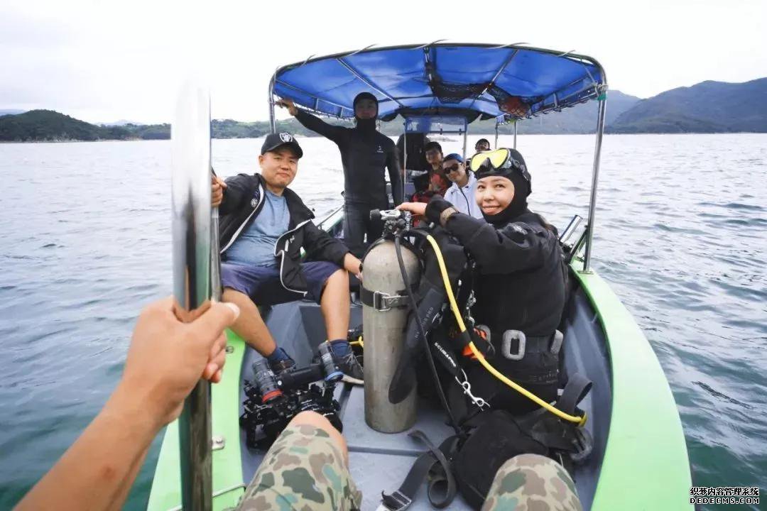 世界潮我看丨从水下看中国,揭开黑暗洞穴的奇妙面纱