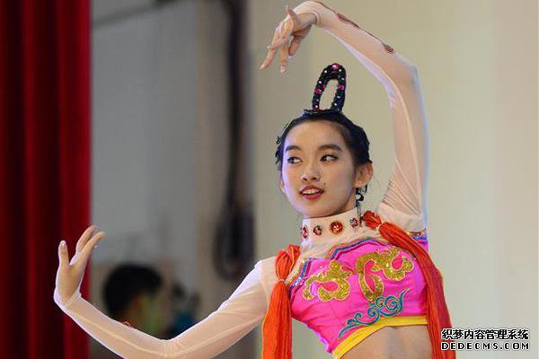 "老爷"新战车哈弗F5勇闯乐高平行宇宙!